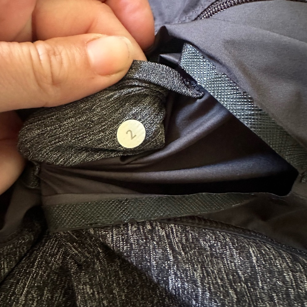 Lululemon Run: Featherweight Hybrid Jacket - Picture 12 of 12